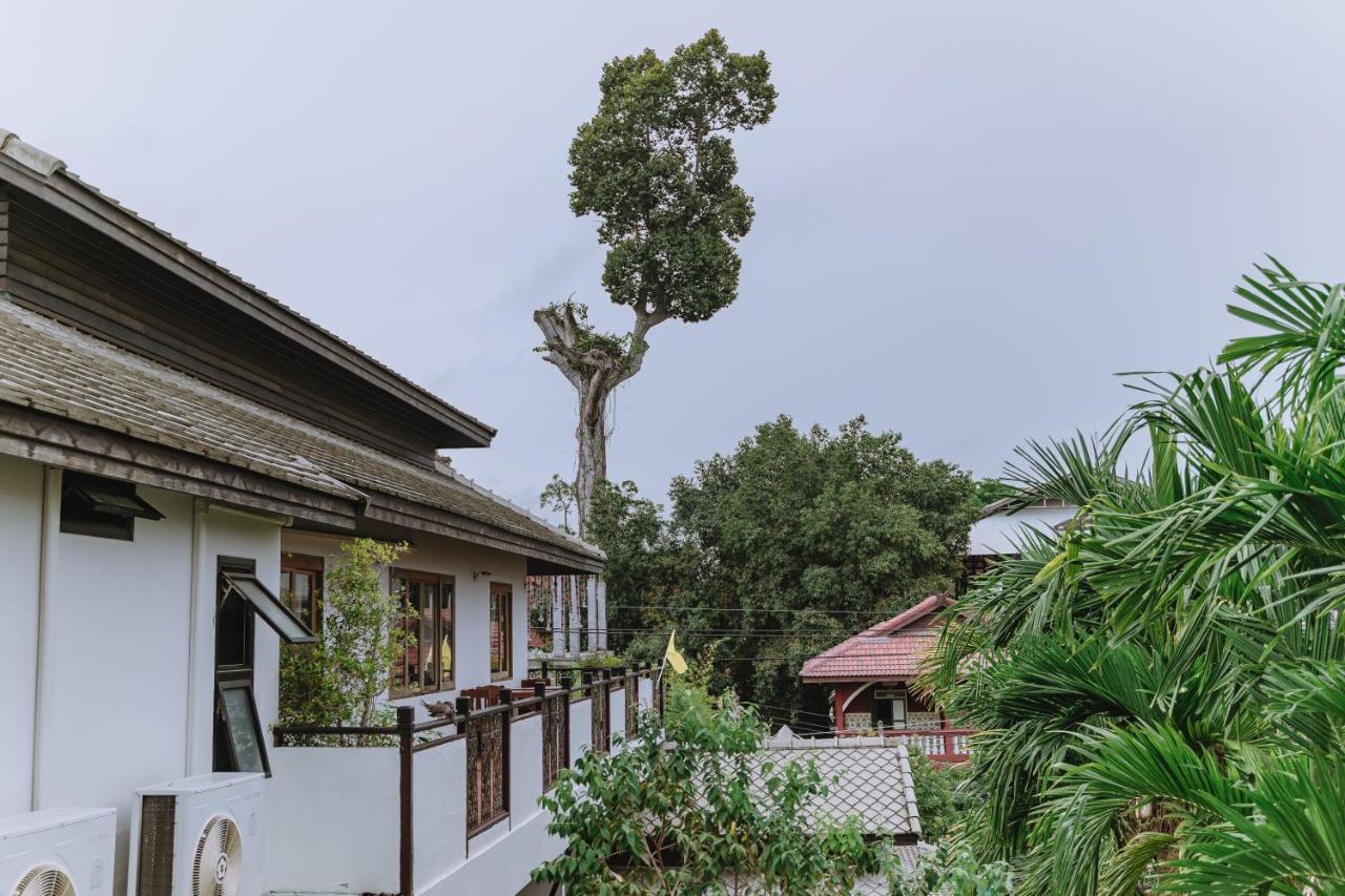 Hôtel Baan Huenphen à Chiang Mai Extérieur photo