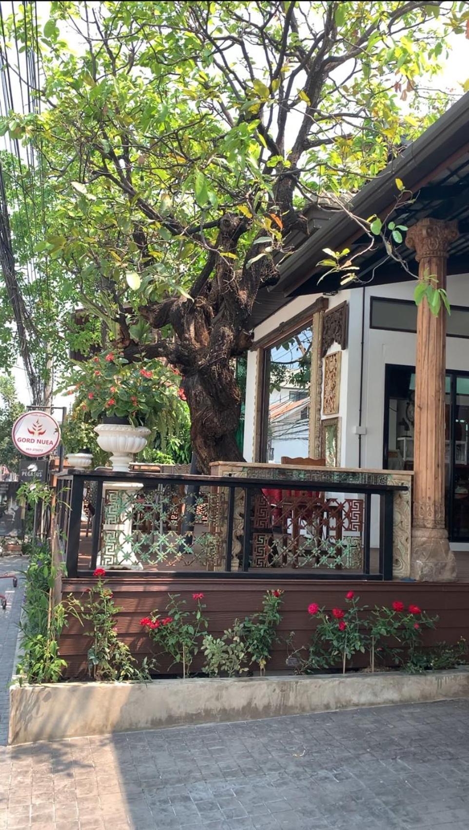 Hôtel Baan Huenphen à Chiang Mai Extérieur photo